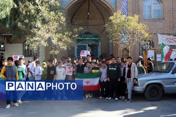 فریاد مرگ بر آمریکا در کوهدشت ؛ حماسه حضور دانش آموزان در سیزده آبان