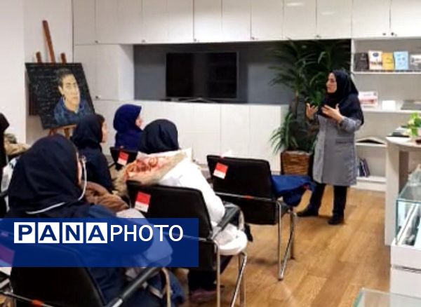 بازدید دانش‌آموزان مدارس هیأت امنایی فرزانگان و شهدای مدافع حرم از دانشگاه صنعتی شریف 