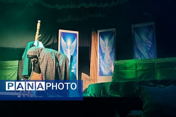 «روایت زمان»؛ هنرنمایی تئاتری در ستایش شهدا روی صحنه فرهنگسرای رازی ورامین