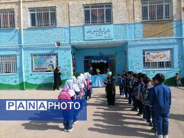 جشن شکوفه های کلاس اولی در دبستان شهید سید خلیل رضوی شهر بارنیشابور