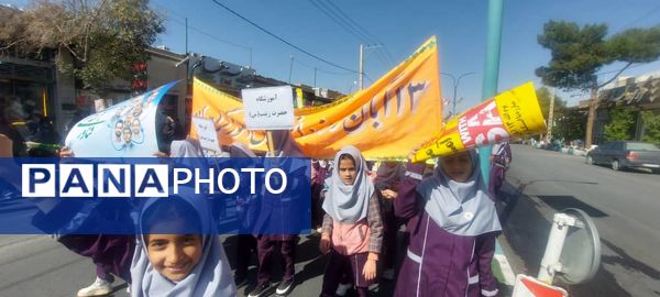 حضور پرشور دانش آموزان مدارس شهرستان خاتم در راهپیمایی ۱۳ آبان 