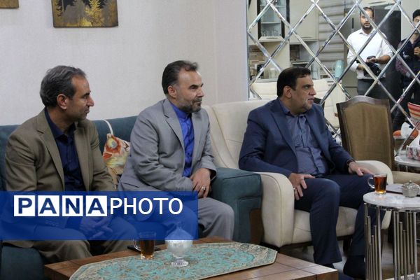 دیدار معاون پرورشی و فرهنگی وزیر آموزش و پرورش با خانواده معلم شهید «عبدالله برزگر»