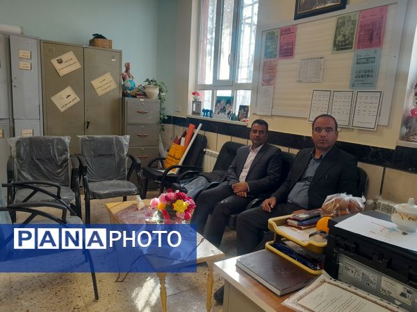 بازدید مسئولین اداره آموزش و پرورش از دبیرستان مادرمهربان خلیل آباد