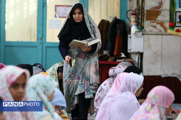 اعتکاف دانش‌آموزی در مسجد چهارده معصوم (ع)