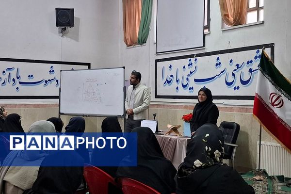 جلسه آموزش سوادرسانه‌ای در دبیرستان ولیعصر ناحیه یک شهرری
