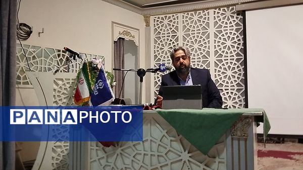 کارگاه خبرنگاری موبایلی با  مدیر عامل خبرگزاری پانا در مشهد 