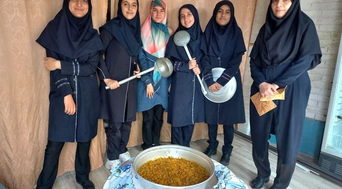 پخت نذری به مناسبت عید غدیر  توسط دانش آموزان برتر لیگ‌جتی استان اصفهان 