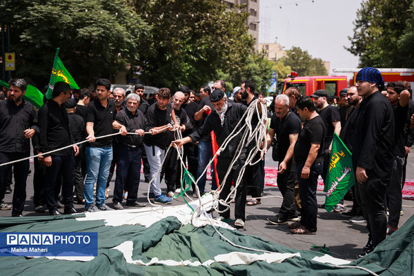 خیمه‌سوزان ظهر عاشورا در چهارراه گلوبندک تهران