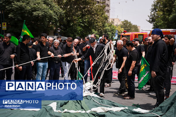 خیمه‌سوزان ظهر عاشورا در چهارراه گلوبندک تهران