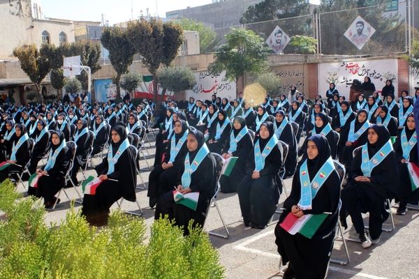 جوشش غیرت و همدلی دانش‌آموزان رباط‌کریم در مراسم وطن‌یار