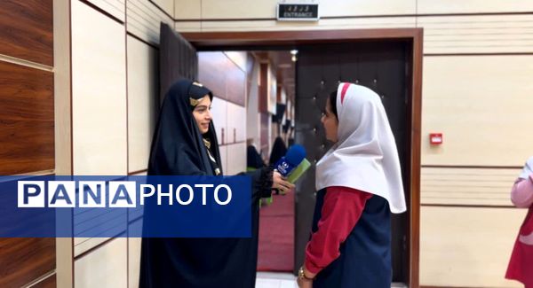 فریادهای همدلی و امید در بوشهر؛ دانش‌آموزان در تالار لیان یاد ۱۳ آبان را جاودانه کردند