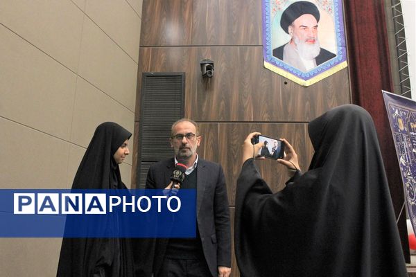 تقدیر از دانش‌آموزان و فرهنگیان برگزیده مسابقات قرآنی در استان قم