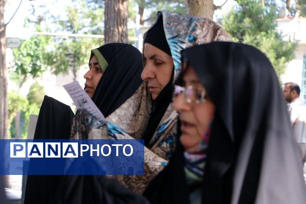 برگزاری باشکوه نماز عید سعید قربان در سطح شهرستان ملارد با حضور پرشور مردم
