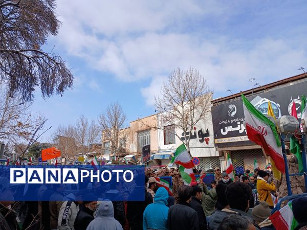 راهپیمایی ۲۲بهمن در شهرستان کاشمر با حضور پر رنگ مردم برگزار شد 
