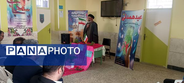 نواختن زنگ احسان و نیکوکاری در دبیرستان دوره اول دخترانه خدادای شهرستان نطنز 