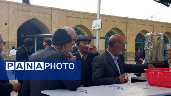 گذری بر فعالیت چایخانه مسجد جامع در سومین جمعه آذر ماه 