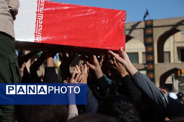 تشییع ۵ شهید گمنام در سالروز شهادت حضرت فاطمه(س) در یزد