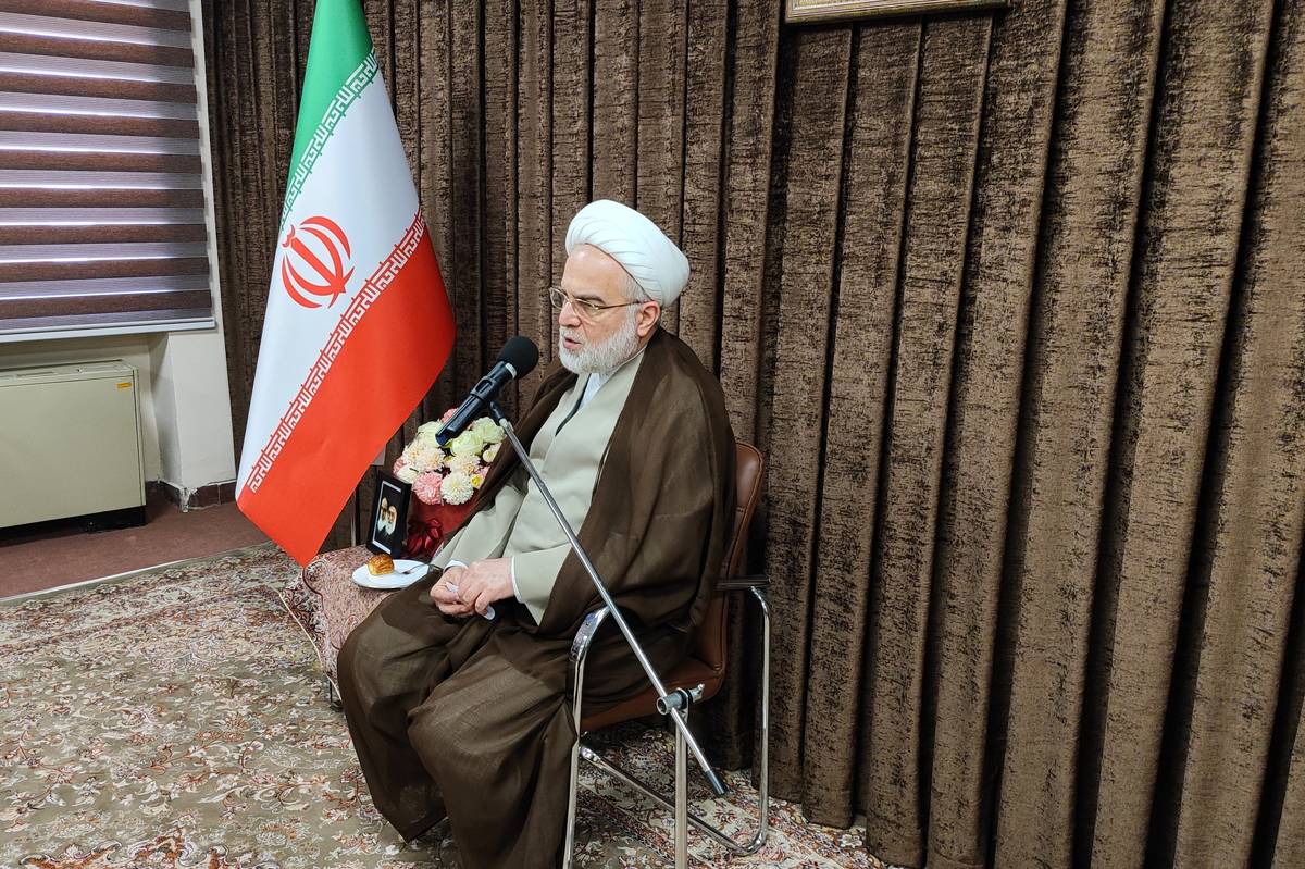 دختران نخبه با دانش، ادب و ایمان آینده کشور را میسازند