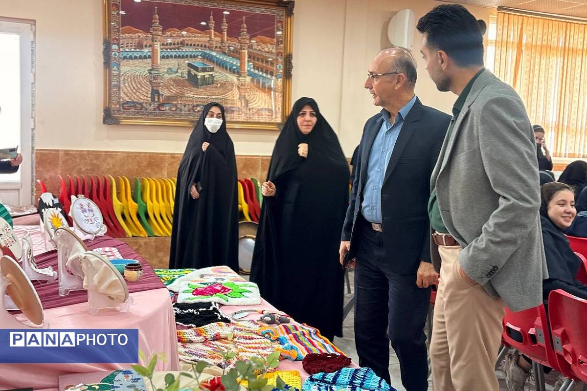 زنگ آغاز رقابت‌های هنری در گل‌های نمونه ورامین به صدا در آمد