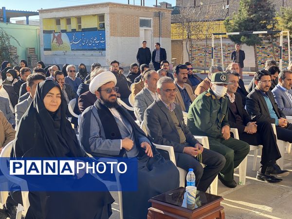نواخته شدن زنگ انقلاب در دبیرستان نمونه دولتی آمنه(س) 