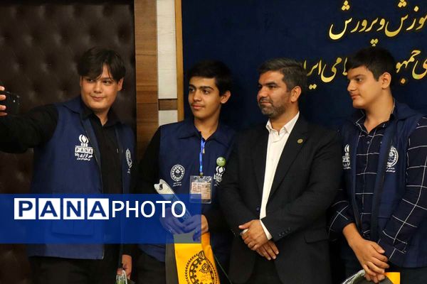 گرامیداشت روز خبرنگار در سازمان دانش‌آموزی؛ تجلیل از خبرنگاران دانش‌آموز پانا شهرستانهای تهران با حضور وزیر آموزش و پرورش