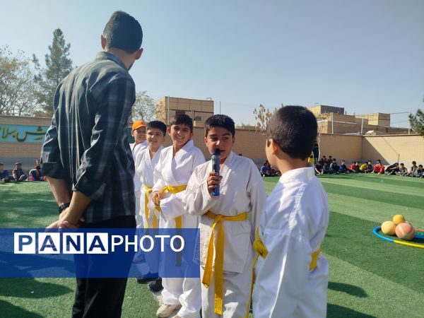 درخشش استعدادهای ورزشی و شور و شوق دانش آموزان دبستان شهید پسندیده فدافن