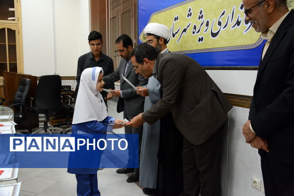 تجلیل از دانش‌آموز خبرنگاران پانا شهرستان نایین 