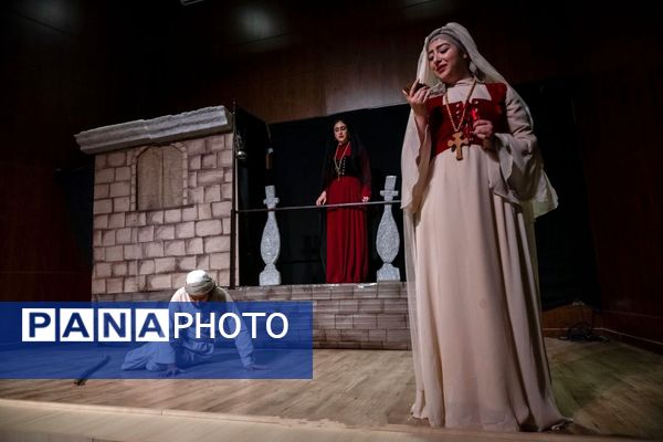 تئاتر «ترسا و پارسا» در جوانرود 