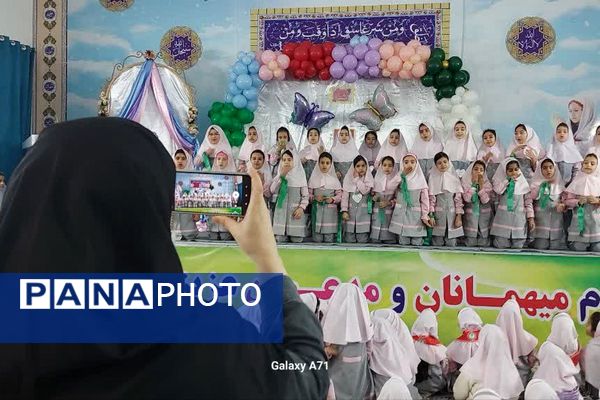 مراسم روز مادر و تحلیف پیشتازان در دبستان شهید سرافراز