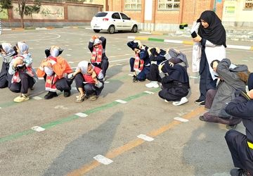 مانور زلزله و ایمنی در دبستان آیت‌الله هاشمی رفسنجانی
