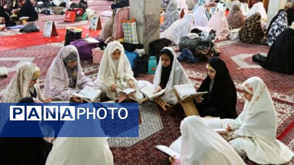 حضور پرشور دانش‌آموزان در آیین اعتکاف مسجد خیمه انتظار
