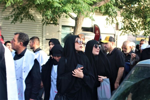 حماسه حضور نوجوانان کفن‌پوش قمی در راهپیمایی «عهد خون»