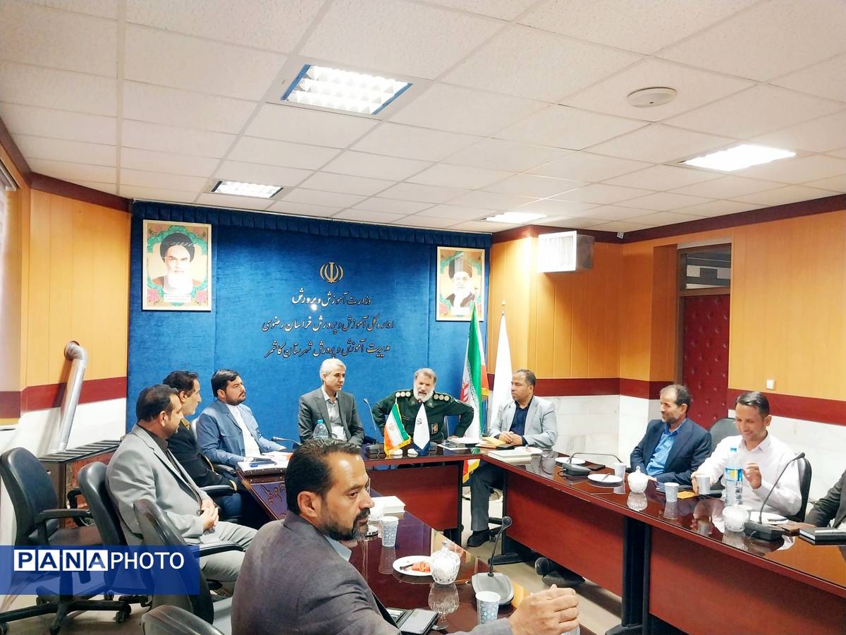 جلسه اعضای شورا و مدیران کانونهای بسیج فرهنگیان قطب شهیدمدرس