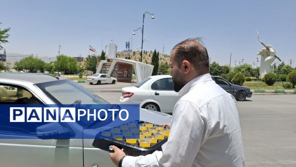 پخش شربت به مناسبت عید سعید غدیر خم در اداره‌کل آموزش و پرورش کهگیلویه و بویراحمد
