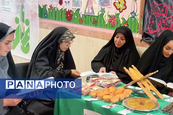 برپایی ایستگاه صلواتی و سفره حضرت فاطمه زهرا (س) در دبستان بنت‌الهدی فیروزکوه