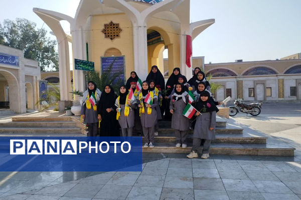 تجدید میثاق دانش‌آموزان دبیرستان رضوان بوشهر با شهدا