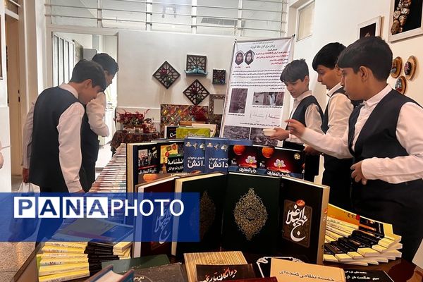 برپایی نمایشگاه کتاب در پژوهش‌سرای کاوش کهریزک 