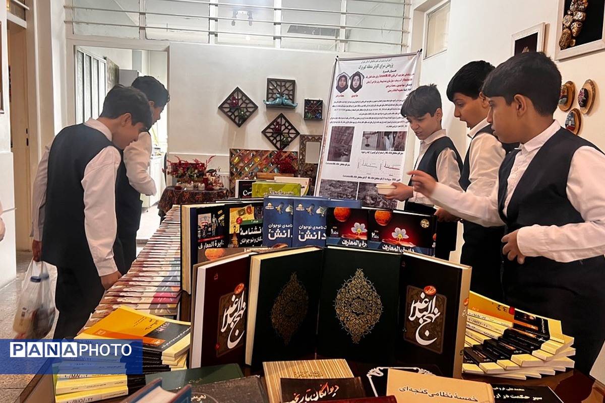 برپایی نمایشگاه کتاب در پژوهش‌سرای کاوش کهریزک 