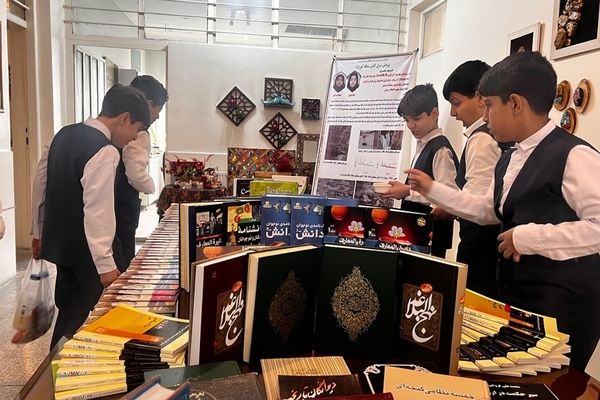 برپایی نمایشگاه کتاب در پژوهش‌سرای کاوش کهریزک 
