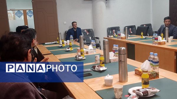 مراسم رونمایی از کتاب خودآموز خبرنگاری حرفه‌ای 