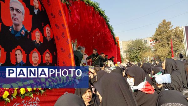 تشییع پیکر شهدای گمنام در دستان مردم کرج