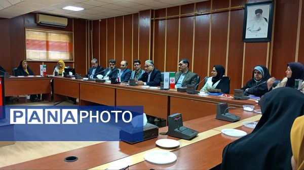 جلسه «هم مراقبتی، والدین آگاه، دختران همراه»