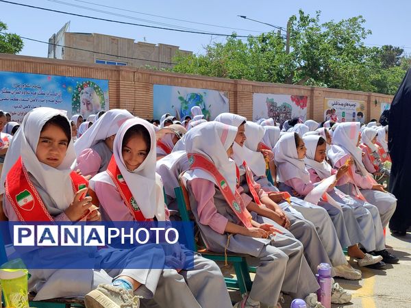 نواختن زنگ سپاس معلم در دبستان دخترانه شاهد نرگس