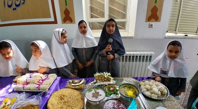 جشنواره غذاهای محلی در دبستان دخترانه علمدار حسینی تفت