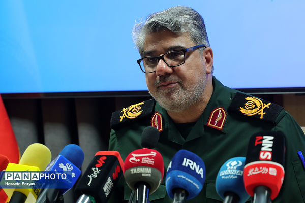 نشست خبری سردار سرتیپ دوم پاسدار هادی ملانوری، فرمانده سپاه حفاظت هواپیمایی