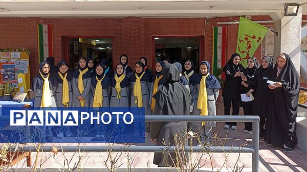 نمایشگاه پیمان مهر در دبیرستان آرمیتا مصلی نژاد