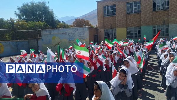 یک پرچم، یک نقشه، یک صدا: همبستگی و عشق به وطن در مدرسه پروین اعتصامی شازند