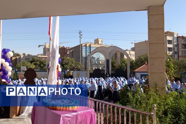 آغاز بهار تعلیم وتربیت در دبستان آرمینه مصلی نژاد ناحیه ۶