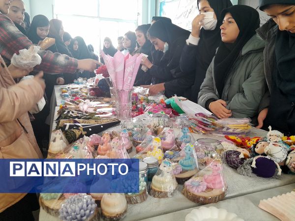 جشنواره فرهنگی هنری "امید فردا" در دبیرستان شاهد فیض ناحیه ۳ شیراز