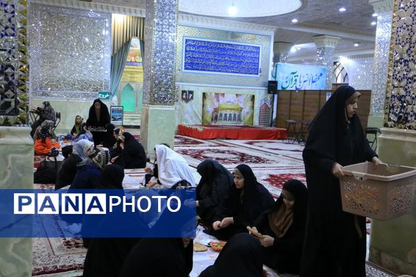 اقامه نماز جماعت مغرب و عشاء همراه با سفره افطاری ساده در حرم مطهر بی‌بی سکینه خاتون (سلام‌الله‌علیها)  ملارد در ایام ماه مبارک رمضان